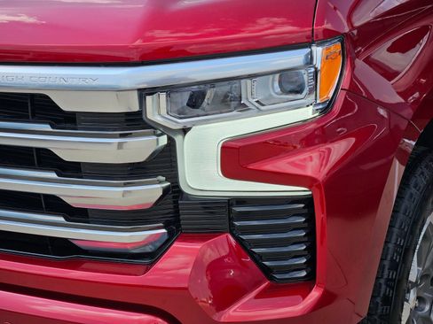 Certified 2025 Chevrolet Silverado 1500 High Country w/ Technology Package AWD/4WD image 11