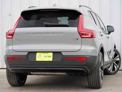 Used 2024 Volvo XC40 B5 Ultimate w/ Protection Package Premier image 5