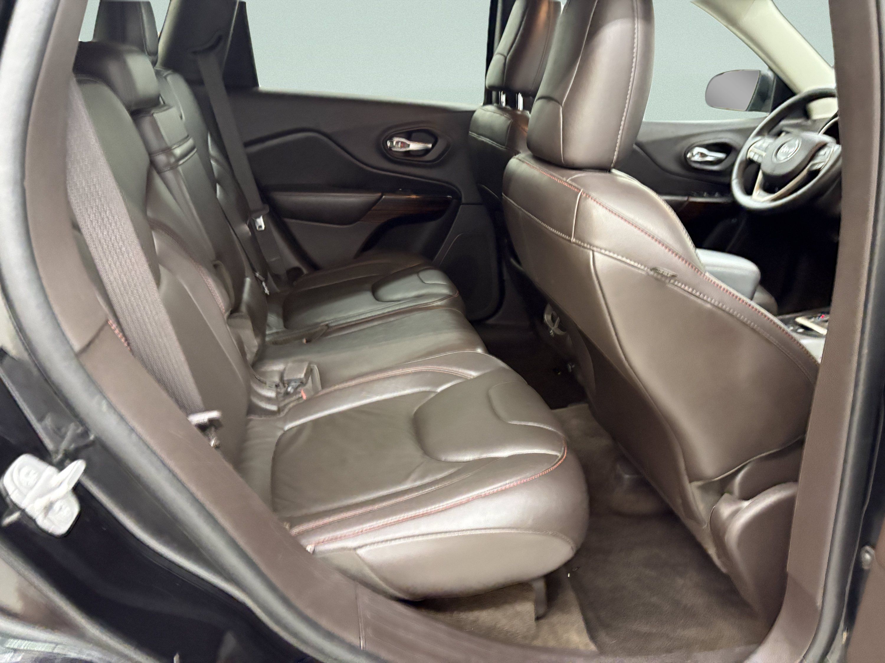 Used 2014 Jeep Cherokee Trailhawk w/ Comfort/Convenience Group AWD/4WD image 23