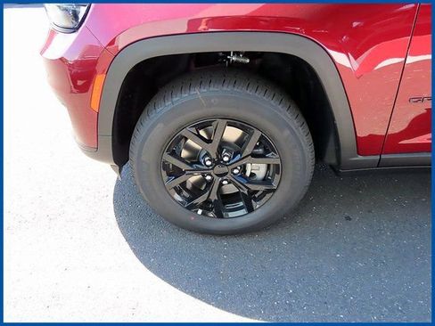 New 2025 Jeep Grand Cherokee L Altitude image 4