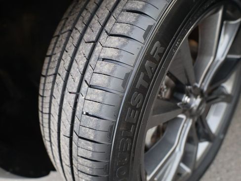 Used 2017 Ford Explorer XLT w/ Equipment Group 202A image 37