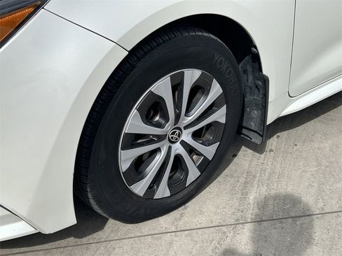 Used 2021 Toyota Corolla LE image 9