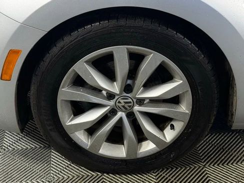 Used 2014 Volkswagen Beetle TDI image 11