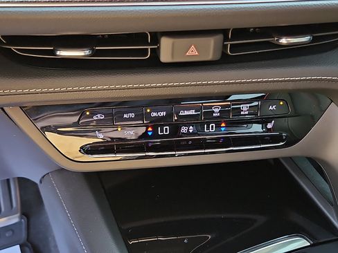 Used 2023 Buick Envision Essence w/ Sport Touring Package AWD/4WD image 16