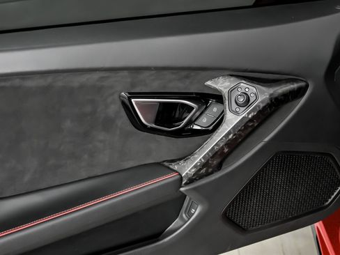 Used 2021 Lamborghini Huracan EVO image 22