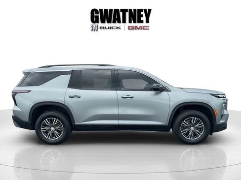 Used 2024 Chevrolet Traverse LT w/ Enhanced Driving Package FWD image 3