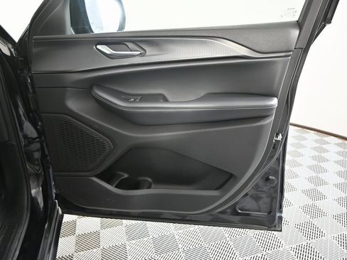 Used 2024 Jeep Grand Cherokee Altitude image 12