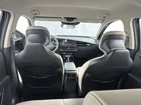 New 2025 Kia Niro EX image 17