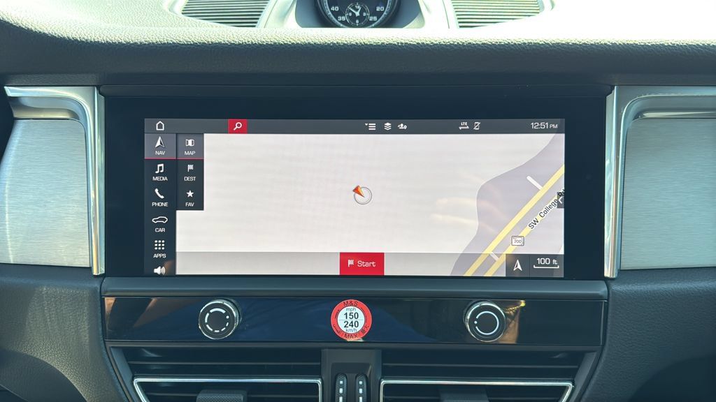 Certified 2026 Porsche Macan AWD/4WD image 27