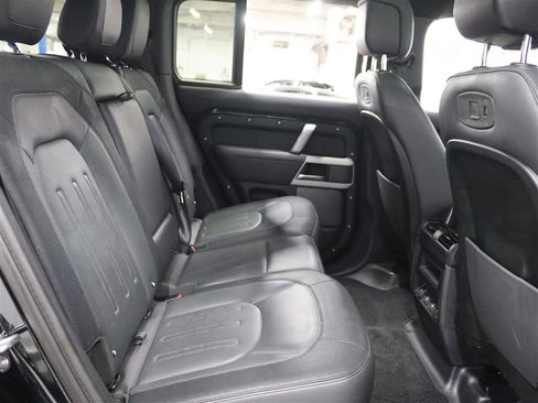 Used 2022 Land Rover Defender 110 X-Dynamic HSE image 19