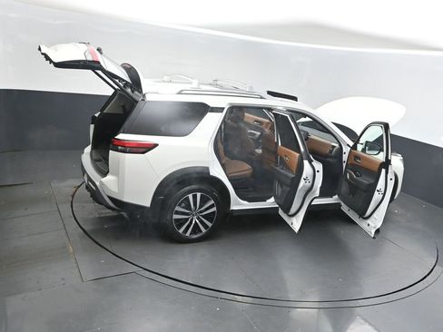 Used 2024 Nissan Pathfinder Platinum w/ Cargo Package image 52