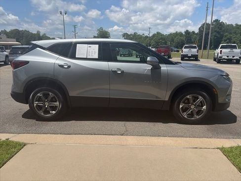 Used 2025 Chevrolet Blazer LT FWD image 6