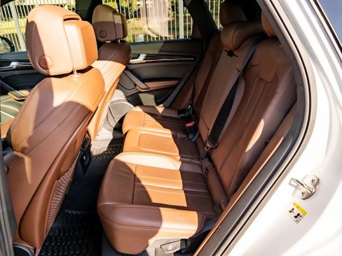 Used 2018 Audi Q5 Prestige w/ Prestige Package image 8