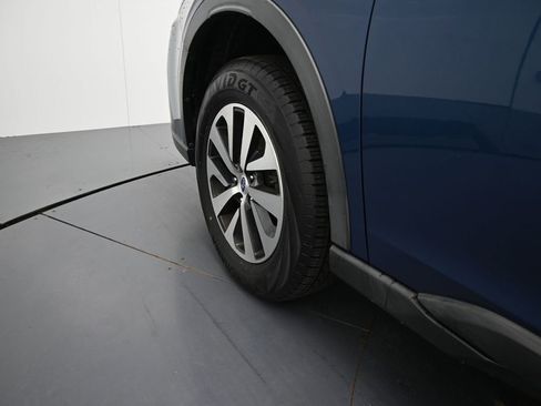 Used 2020 Subaru Outback Premium image 12