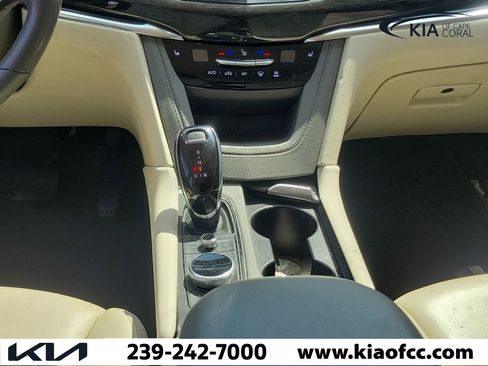 Used 2021 Cadillac XT6 Premium Luxury image 16