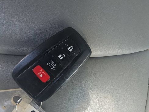 Used 2021 Toyota RAV4 XLE Premium AWD/4WD image 35