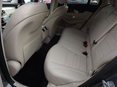 Used 2018 Mercedes-Benz GLC 300 4MATIC image 24