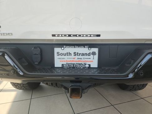 Used 2025 Chevrolet Colorado ZR2 w/ Technology Package AWD/4WD image 12
