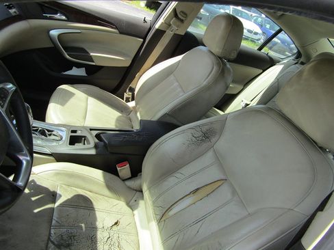 Used 2013 Buick Regal Leather FWD image 9
