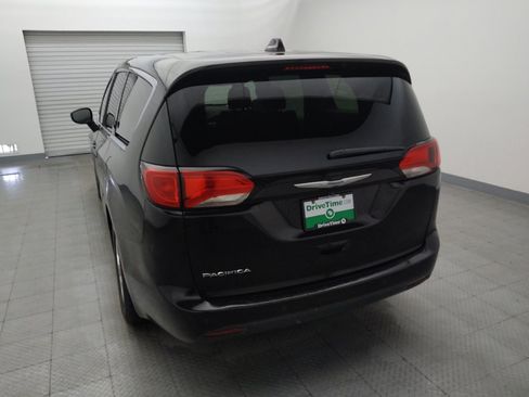 Used 2019 Chrysler Pacifica Touring Plus w/ Tire & Wheel Group FWD image 6