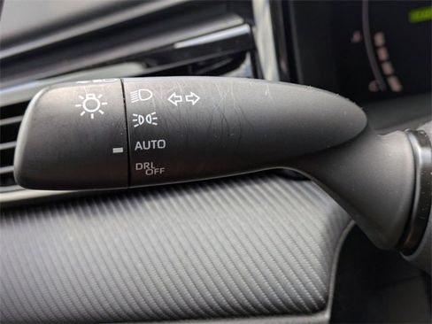 Used 2025 Toyota Camry SE image 25