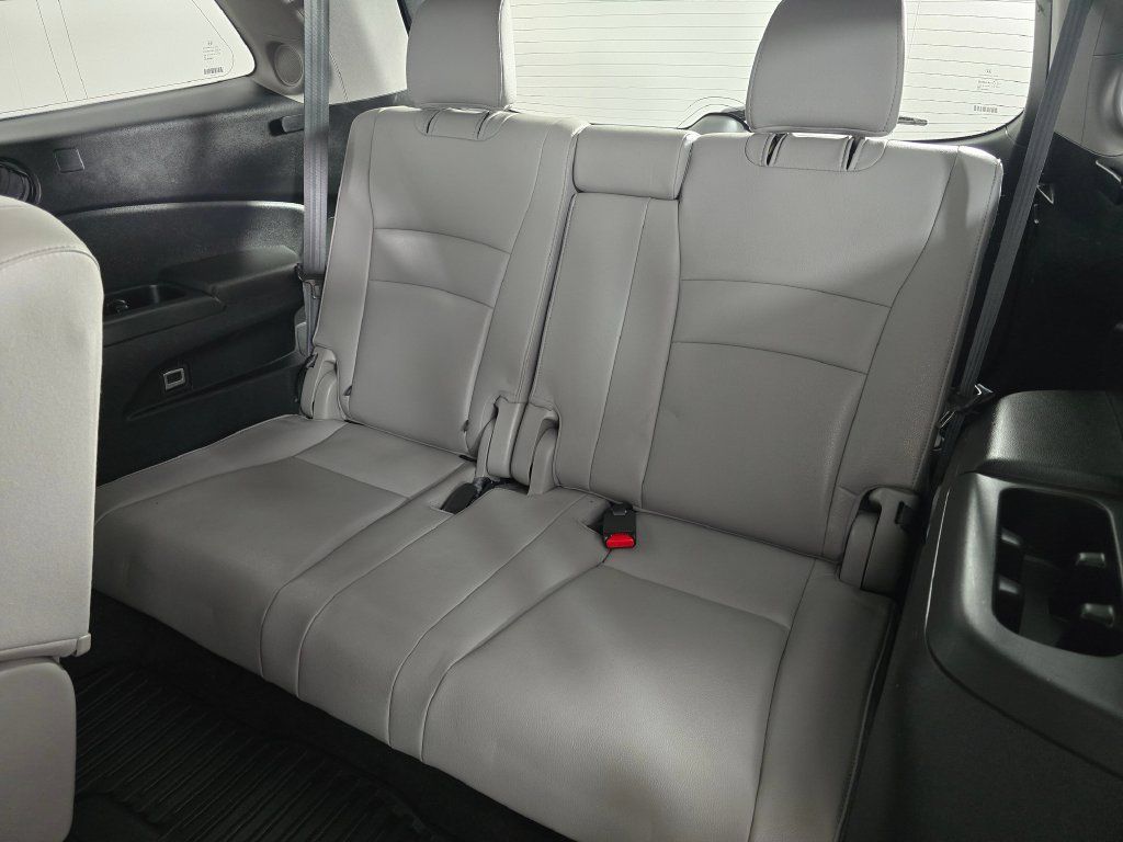 Used 2018 Honda Pilot Touring image 17