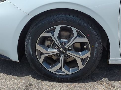 Certified 2021 Kia Forte LXS FWD image 11