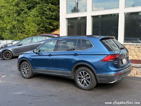 Used 2020 Volkswagen Tiguan SE w/ Panoramic Sunroof Package image 11