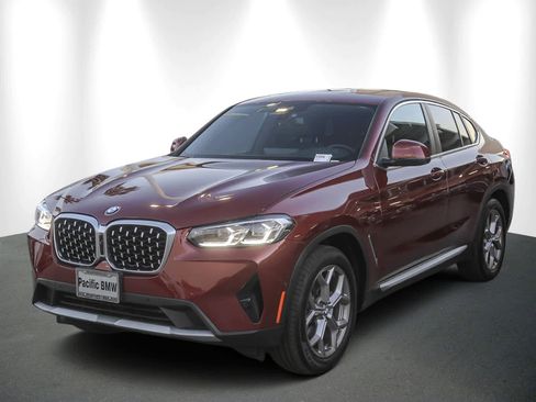 Used 2023 BMW X4 xDrive30i w/ Premium Package image 3