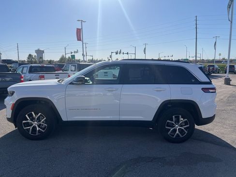 Used 2024 Jeep Grand Cherokee Limited w/ Luxury Tech Group II image 6