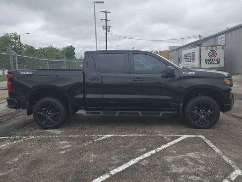 Used 2025 Chevrolet Silverado 1500 Custom Trail Boss AWD/4WD image 2