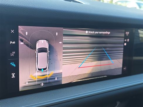 Used 2025 Porsche Cayenne image 30