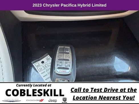 Used 2023 Chrysler Pacifica Limited FWD image 24