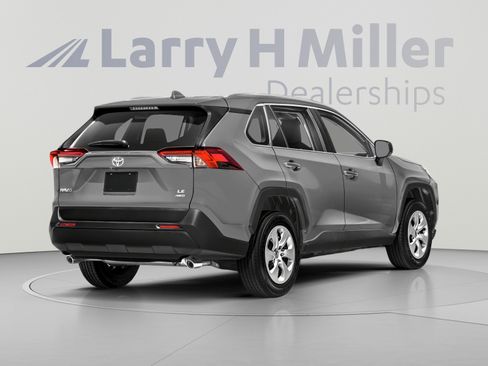 Used 2021 Toyota RAV4 LE w/ Carpet Mat Package (TMS) FWD image 2