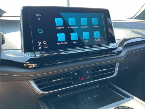 New 2026 Volkswagen Atlas Cross Sport SE FWD image 20