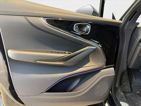 New 2025 Aston Martin DBX 707 image 12