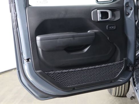 Used 2025 Jeep Wrangler Sport AWD/4WD image 11