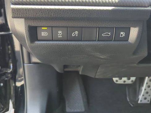 Used 2025 Toyota Camry SE FWD image 12