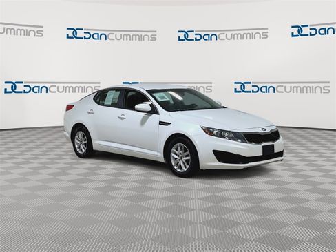 Used 2011 Kia Optima LX w/ Convenience Pkg image 2