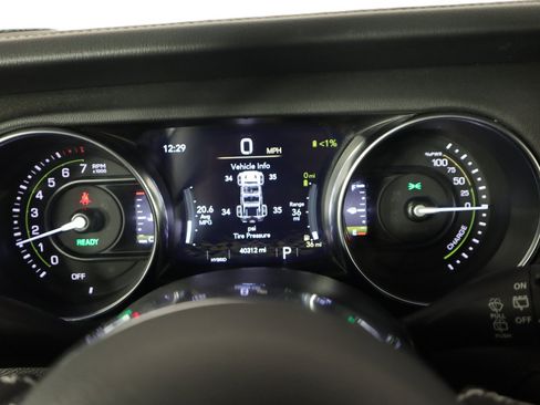 Used 2022 Jeep Wrangler Unlimited Sahara w/ Safety Group AWD/4WD image 18
