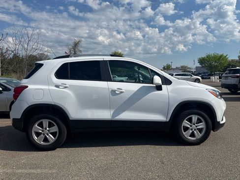Certified 2022 Chevrolet Trax LT w/ LT Convenience Package AWD/4WD image 10