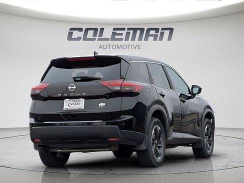 Certified 2026 Nissan Rogue SV AWD/4WD image 3