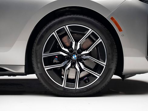 Used 2023 BMW 740i RWD image 37