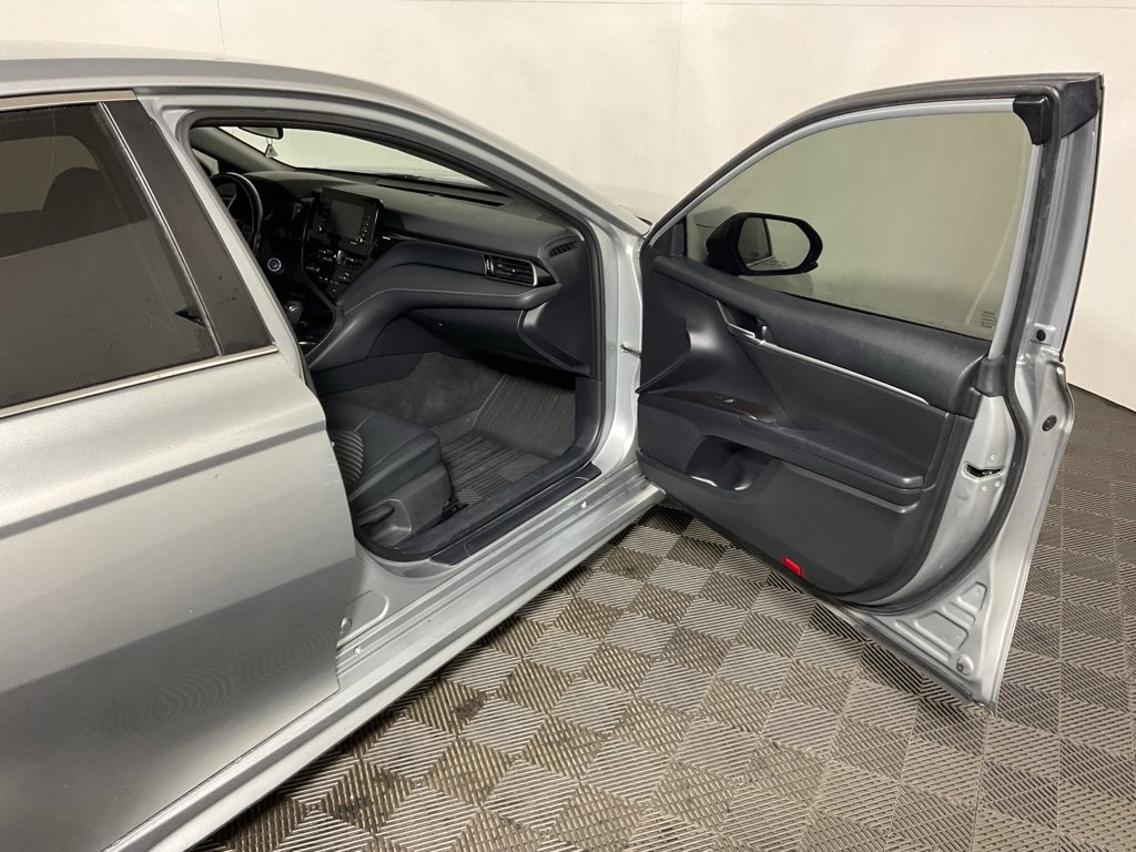 Used 2021 Toyota Camry SE FWD image 33