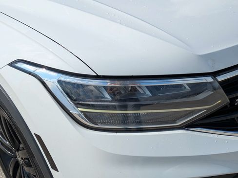 Used 2022 Volkswagen Tiguan SE R-Line FWD image 10