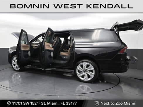 Used 2025 Lincoln Navigator L Black Label image 36