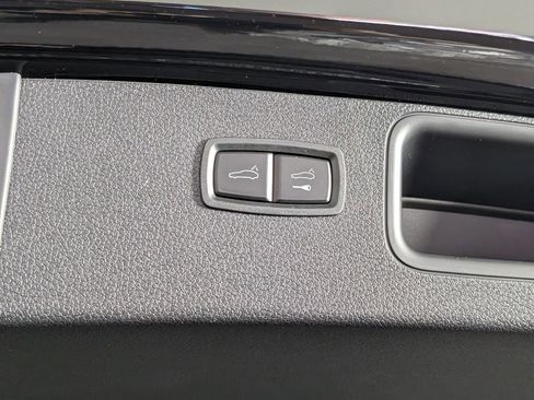 New 2026 Porsche Macan image 18