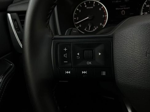 Used 2025 Nissan Rogue SV image 33