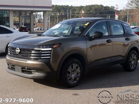 Used 2025 Nissan Kicks S image 3