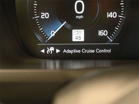 Used 2022 Volvo XC90 T6 Momentum w/ Advanced Package image 26